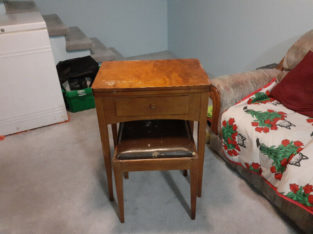 Singer 15-90 Sewing Machine in Table, Vintage. $219 (SURREY)