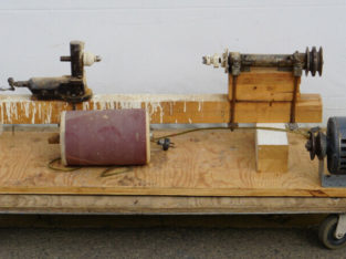 Benchtop Wood Lathe w/ Adjustable Headstock and Tailstock