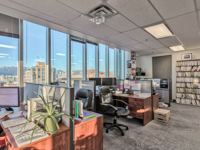 ►►Spacious Office Unit For Sale with Beautiful Views◄◄