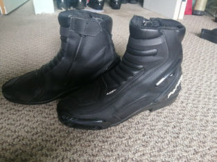 Forma Axel boots