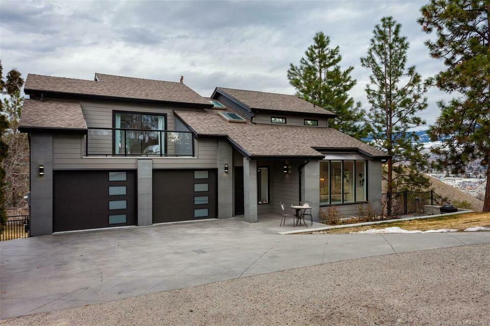 1016 Cascade Place, Kelowna, British Columbia