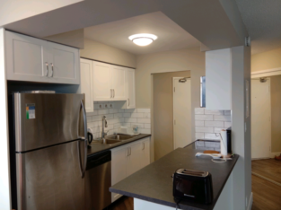 Apartment for share (Lougheed Skytrain)