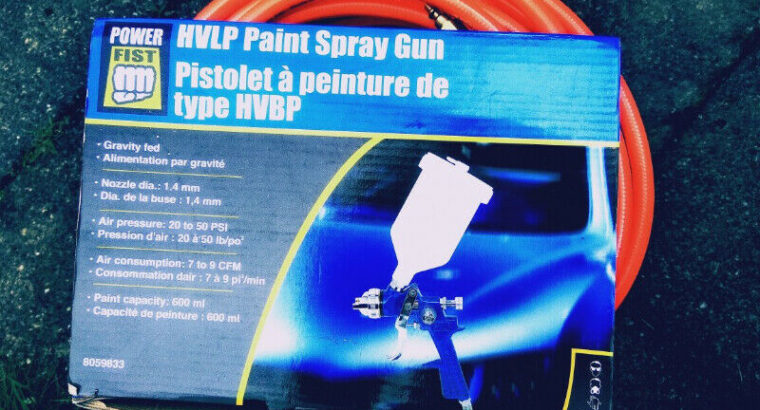 Paint spray gun with air hose
