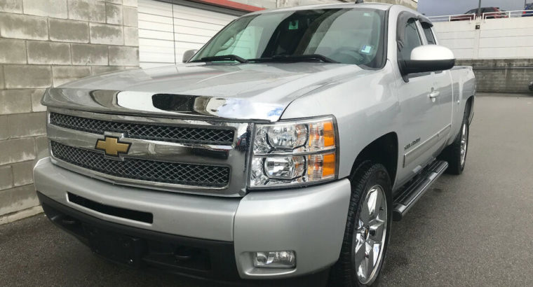 2011 Chevrolet Silverado 1500 LTZ extended cab low kms