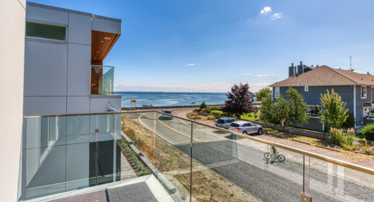 Custom Home Right by the Oceanfront! Amazing Panoramic Views!