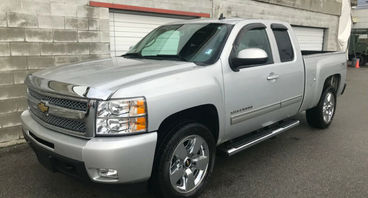 2011 Chevrolet Silverado 1500 LTZ extended cab low kms