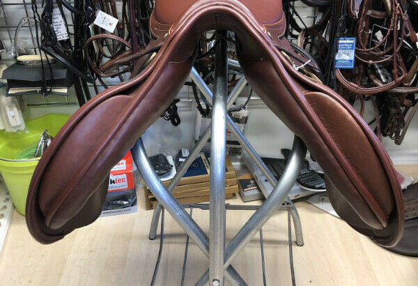 Used 17 1/2in HDR English Saddle