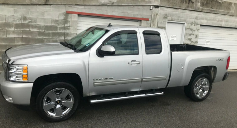 2011 Chevrolet Silverado 1500 LTZ extended cab low kms