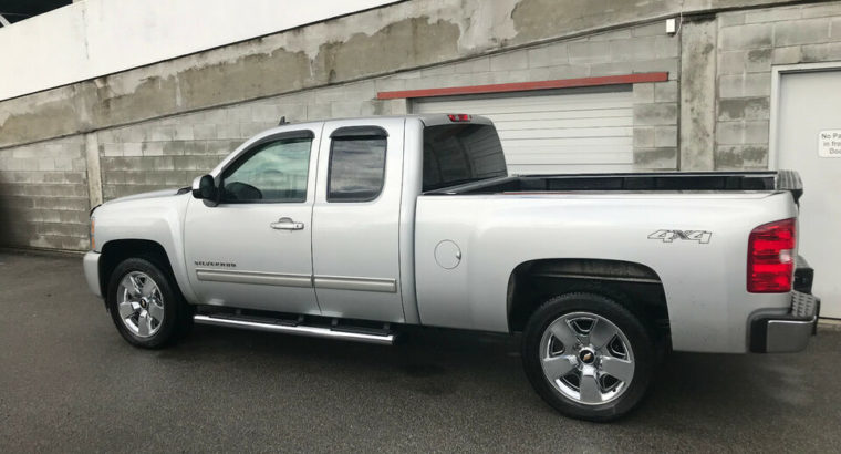 2011 Chevrolet Silverado 1500 LTZ extended cab low kms