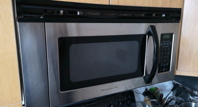 Matching Stainless Frigidaire appliance set