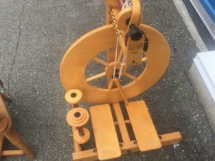 Wool, looms, spinning wheels, carder and accessories