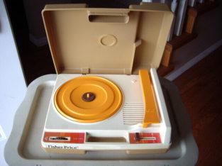 FISHER PRICE RECORD PLAYER 1978