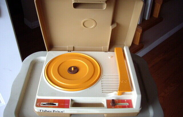 FISHER PRICE RECORD PLAYER 1978