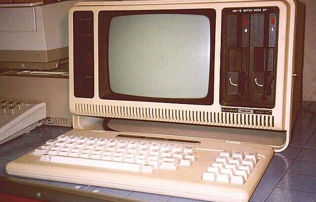 TRS 80 4P Radio Shack Computer (1984)