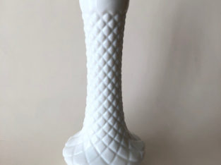 Beautiful Vintage Milkglass Vase – Diamond Quilt Pattern Retro