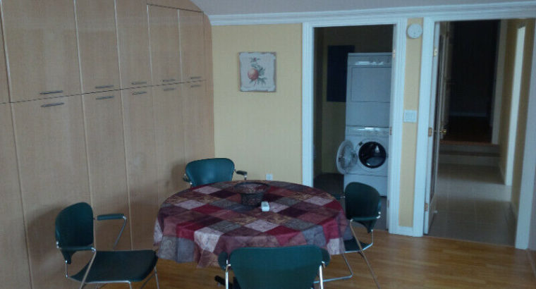 UPPER FLOOR- BRIGHT ROOM FOR FOR RENT