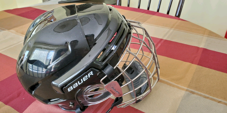 Bauer hockey helmet (small)