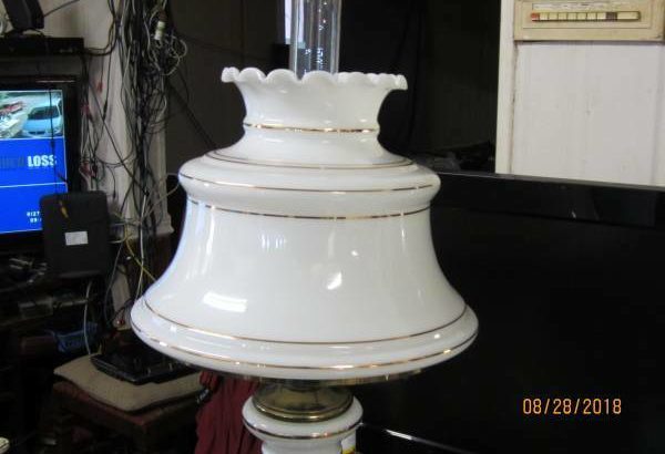 Very Nice Vintage Brass Colonial Style Lamp