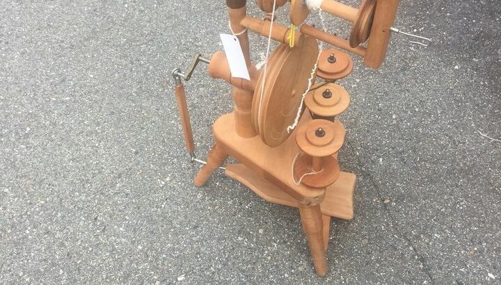 Wool, looms, spinning wheels, carder and accessories