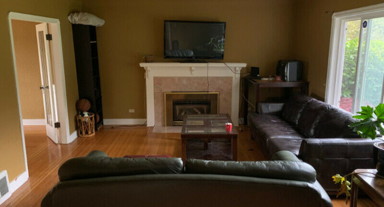 Furnished 3 Bed 2 Bath Kitsilano Home