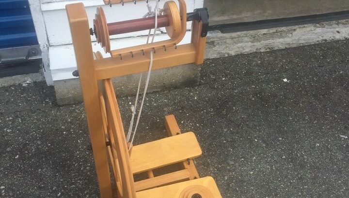 Wool, looms, spinning wheels, carder and accessories