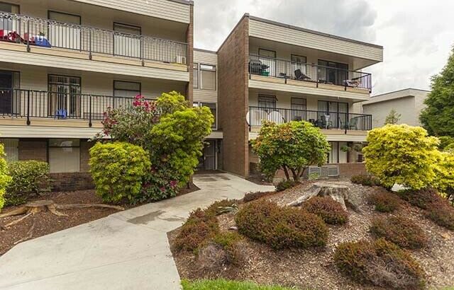 For Rent, 2 Bedroom + Den Apartment Coquitlam Safe secure area