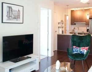 Yaletown – Furnished 1 Bedroom, 1 Den, 1 Solarium, 1 Parking