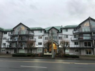 Top Floor Condo in Abbotsford! Check out the vaulted Ceilings!