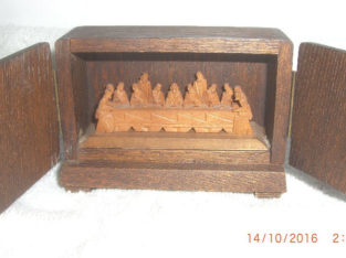 Miniature Hand Carved Wooden The Last Supper in Wooden Box