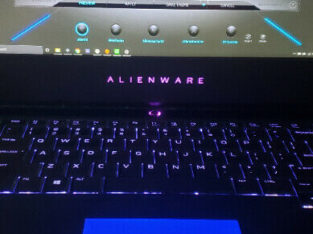 Alienware 15 R3-i7 7820HK(3.8 GHz with Turbo)-GTX 1070-500GB SSD