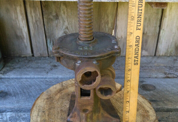 Antique Rare Rees Manufacturing Co 220 Operating Jack with Seria