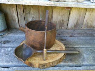 Antique Swain Cast Iron 8 Pint Melting Pot With Cast Iron Lead S