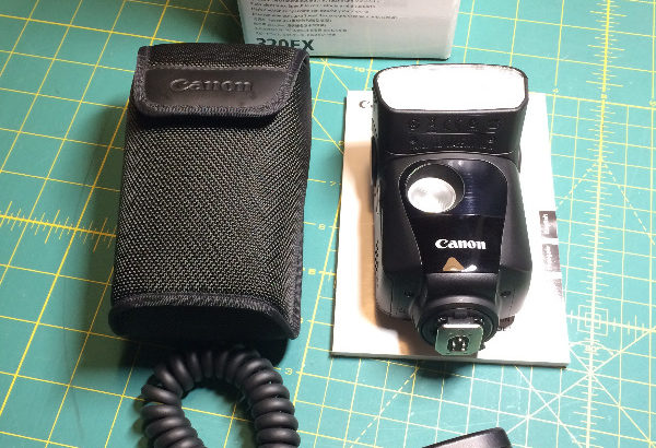 Canon Speedlite 320EX Flash (Canon Mount)