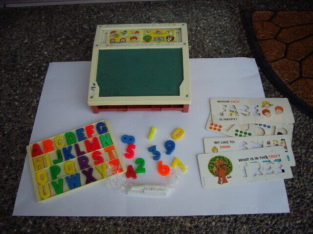 FISHER PRICE SCHOOL DESK 1987-1990