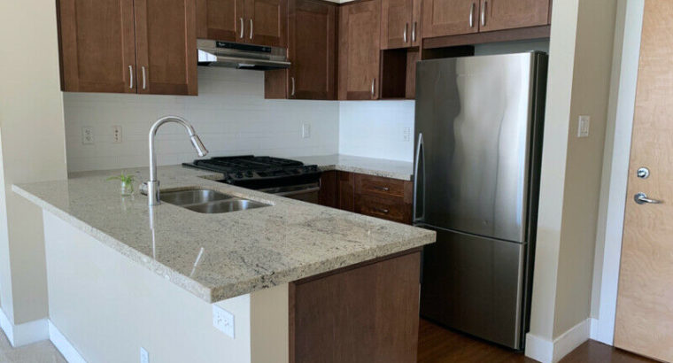 Conveniently located 2Bed 2Bath Apartment in Lynn Valley