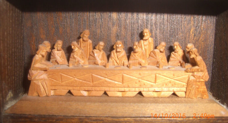 Miniature Hand Carved Wooden The Last Supper in Wooden Box