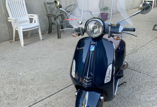 2015 Vespa Primavera 50cc Scooter