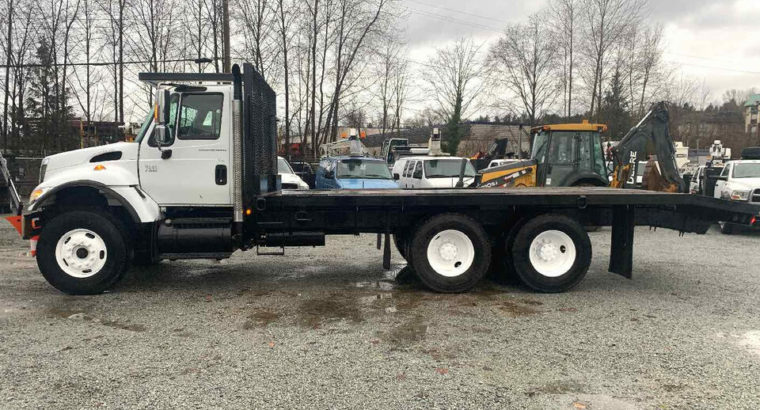 2003 INTERNATIONAL 7400 – 21FT BEAVER TAIL FLAT BED *ONLY 159K*