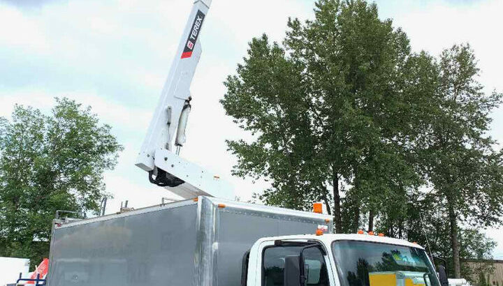 2013 ISUZU NRR 34FT BUCKET TRUCK / BOX TRUCK **ONLY 38K** RARE