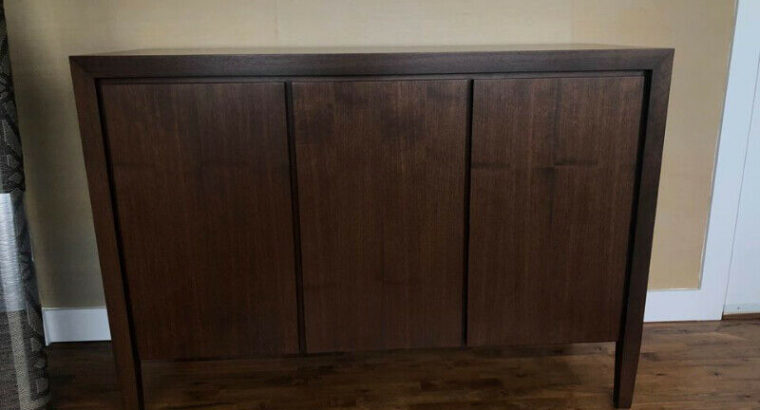 STUNNING CUSTOM MADE WALNUT SIDEBOARD