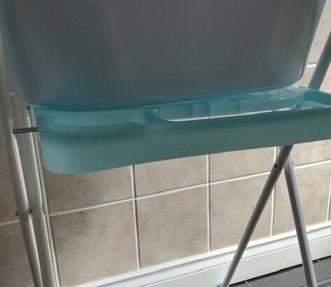 Baby bath tub standing and foldable stand
