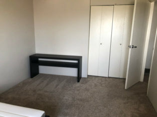 Large room for rent in townhouse