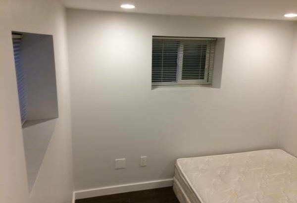 Bright bedroom ground floor suite – Available immediately