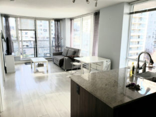 Beautiful, Bright 1 BED +Den Short term rental Yaletown Downtown