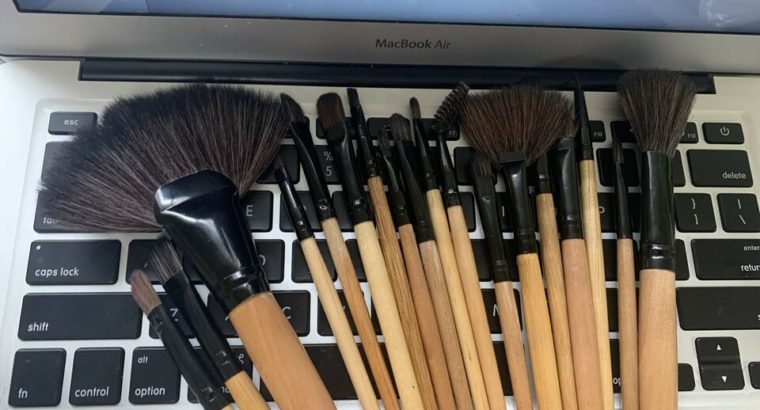 Makeup brushes