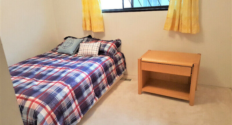 Room Available 15 mins from Marine Drive Skytrain!