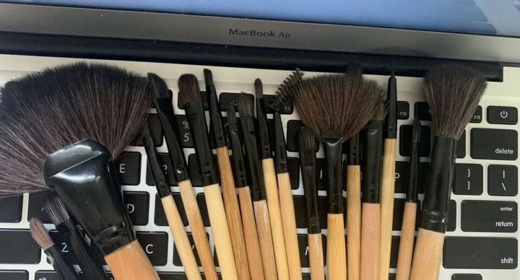 Makeup brushes