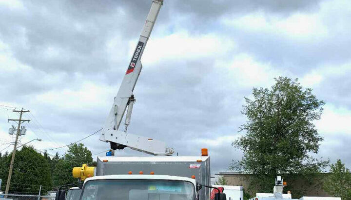 2013 ISUZU NRR 34FT BUCKET TRUCK / BOX TRUCK **ONLY 38K** RARE