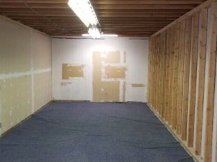 44 o Sqf storage area in Richmond east area