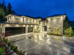 1045 HERON WAY Port Moody, British Columbia